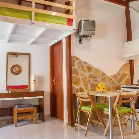 Blue House * Δρέπανο